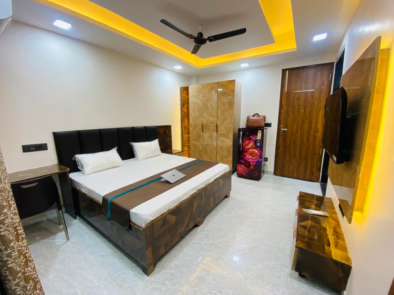 1 RK + 1 bhk in Dlf phase 1 Gurgaon photo