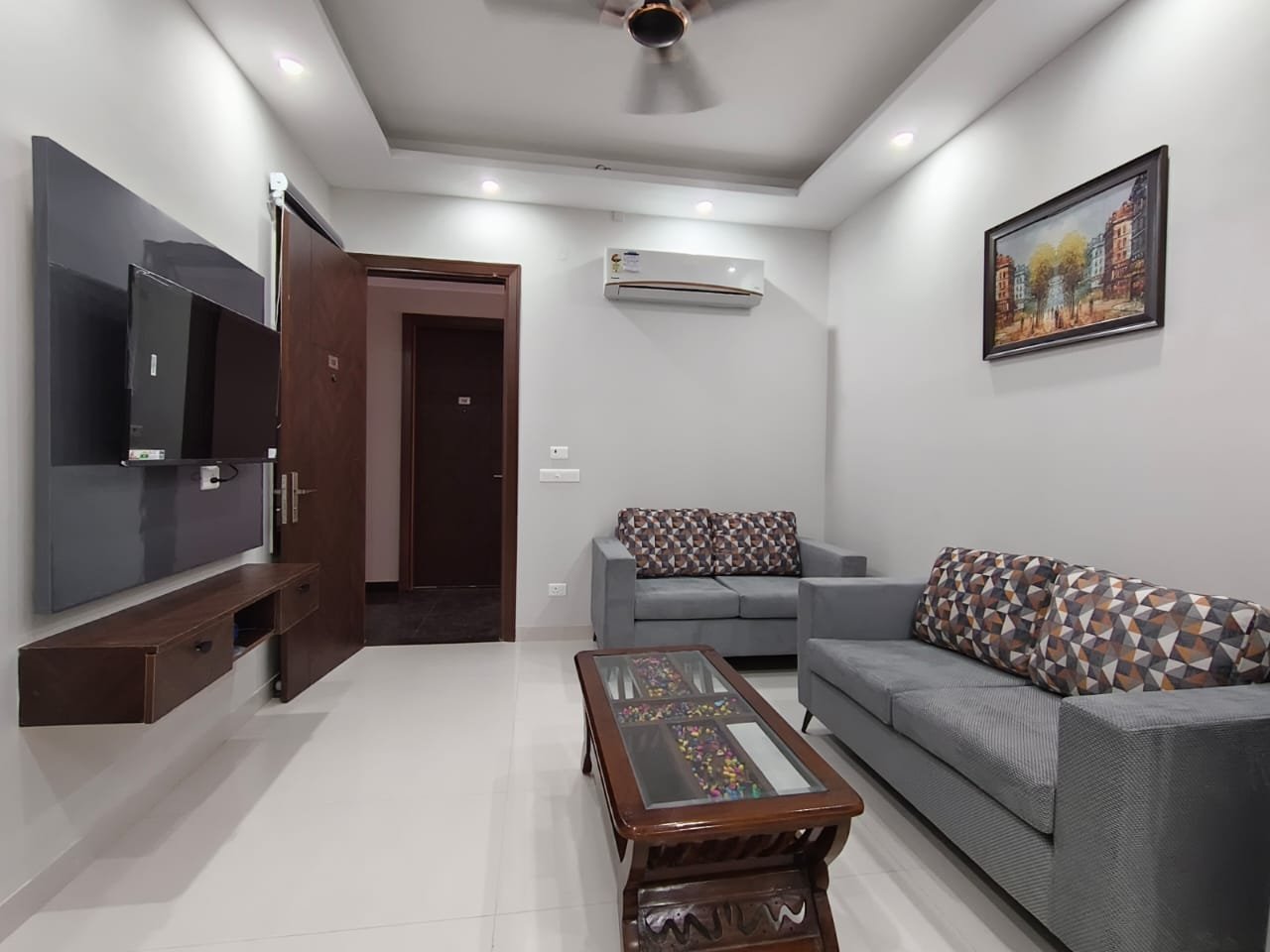1 RK + 1 bhk in Dlf phase 1 Gurgaon photo