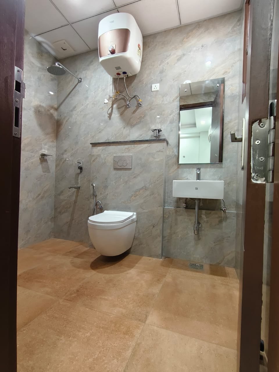 1 RK + 1 bhk in Dlf phase 1 Gurgaon photo