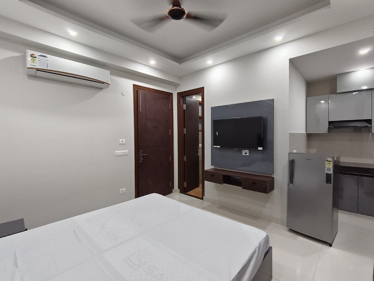 1 RK + 1 bhk in Sushantlok, Gurgaon