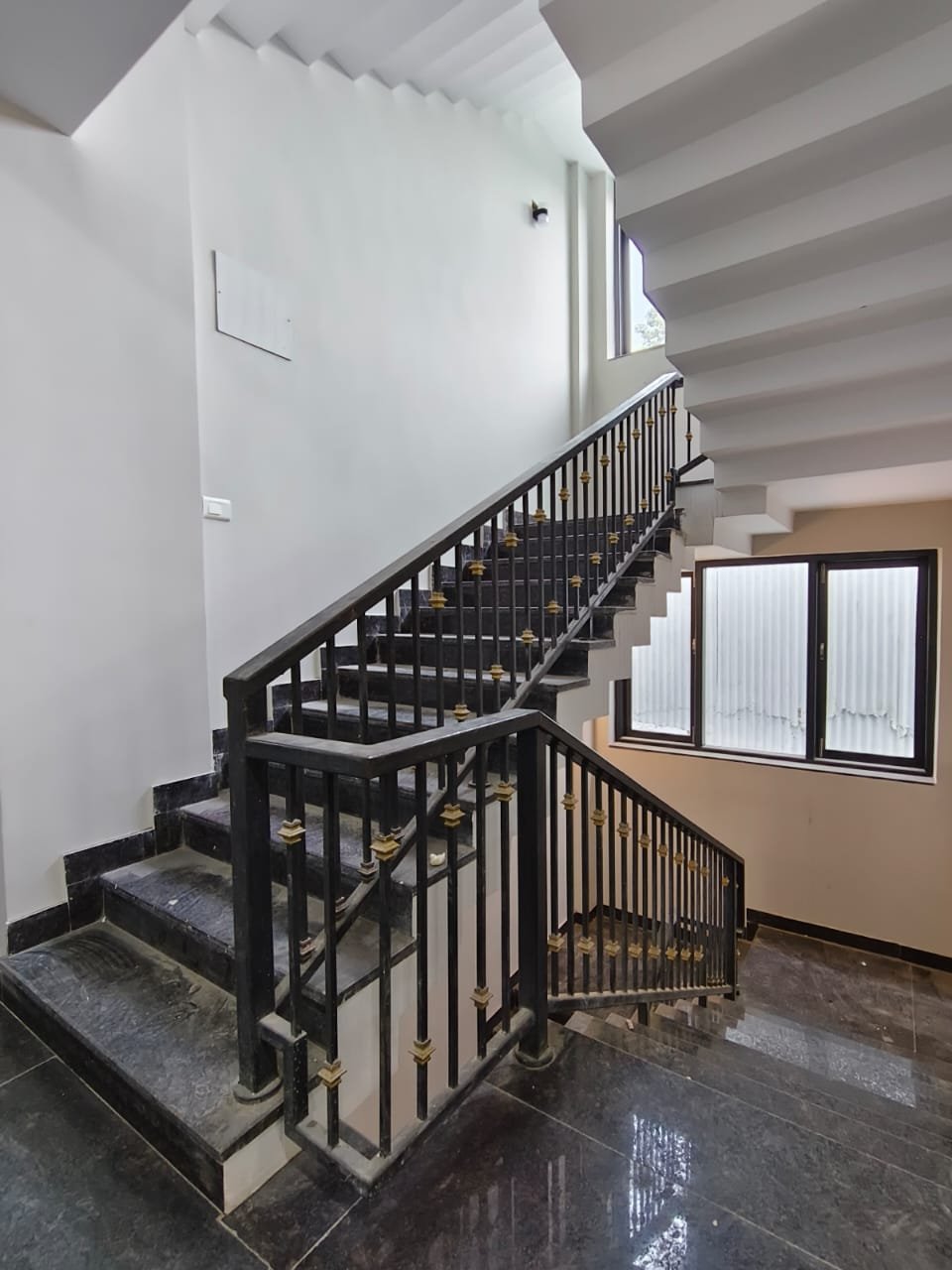 1 RK + 1 bhk in Sec 53 golf course road Gurgaon photo