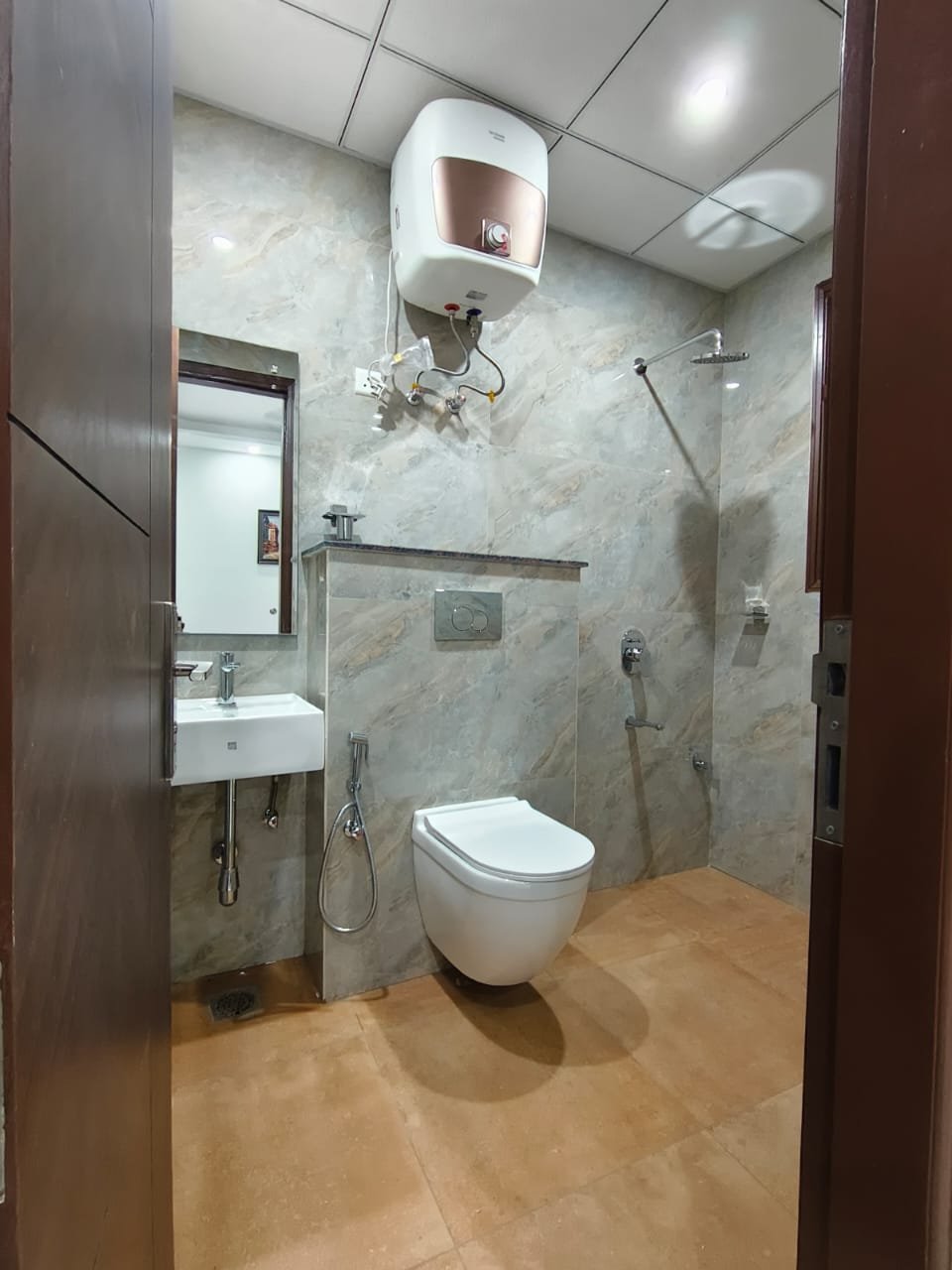 1 RK + 1 bhk in Sec 53 golf course road Gurgaon photo