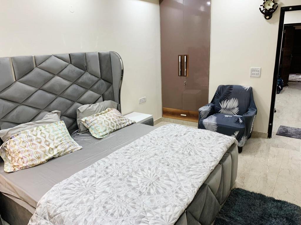 2 BHK flat Rd city sec 52, gurgaon photo