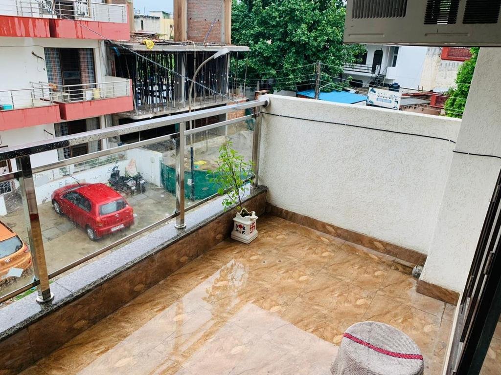 2bhk flat Dlf phase 1 gurgaon photo