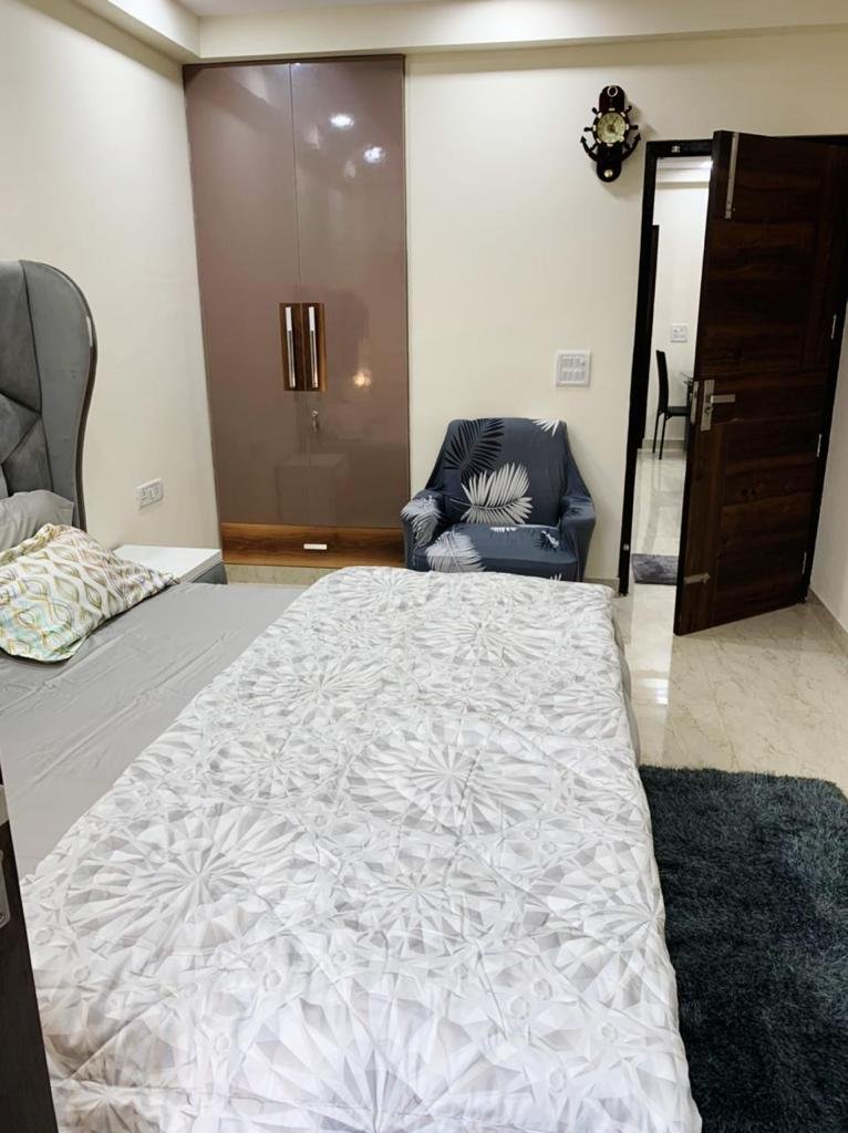 2bhk flat Dlf phase 1 gurgaon photo