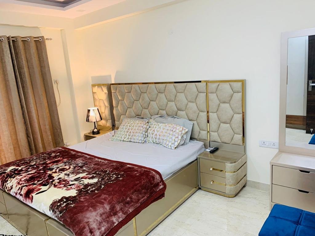 2bhk flat Dlf phase 1 gurgaon photo
