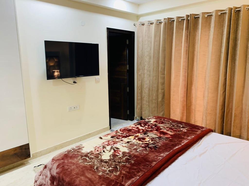 2bhk flat Dlf phase 1 gurgaon