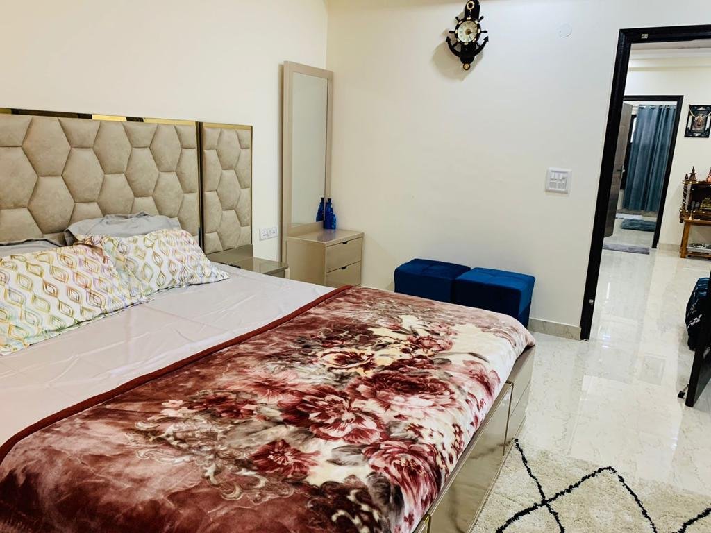 2bhk flat Dlf phase 1 gurgaon photo