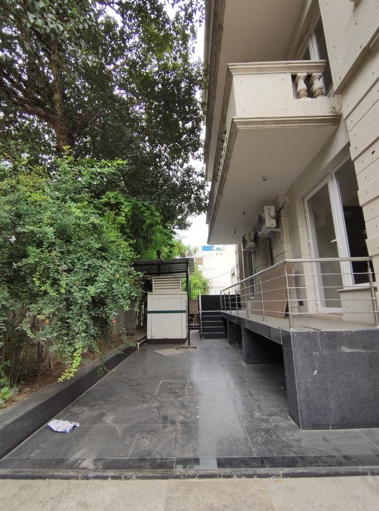 4bhk flat in Dlf phase 2 gurgaon photo