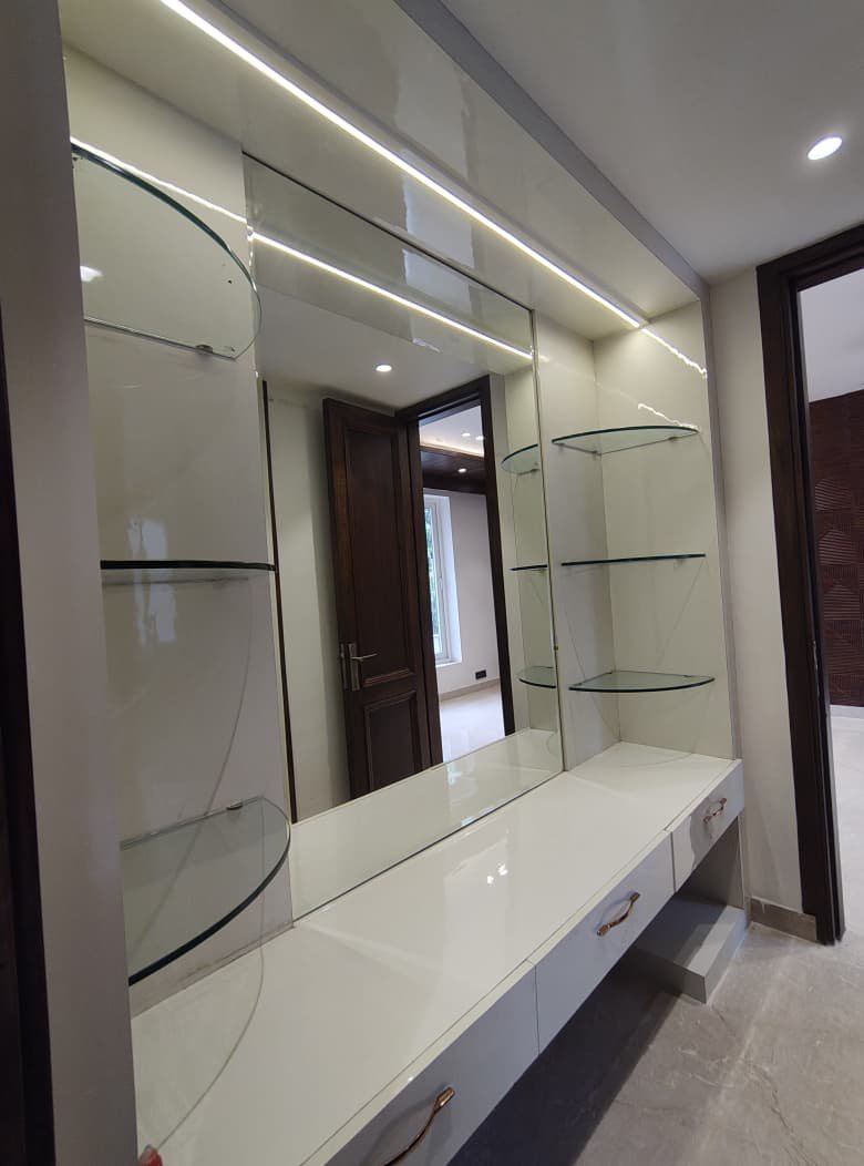 4bhk flat in Dlf phase 2 gurgaon photo