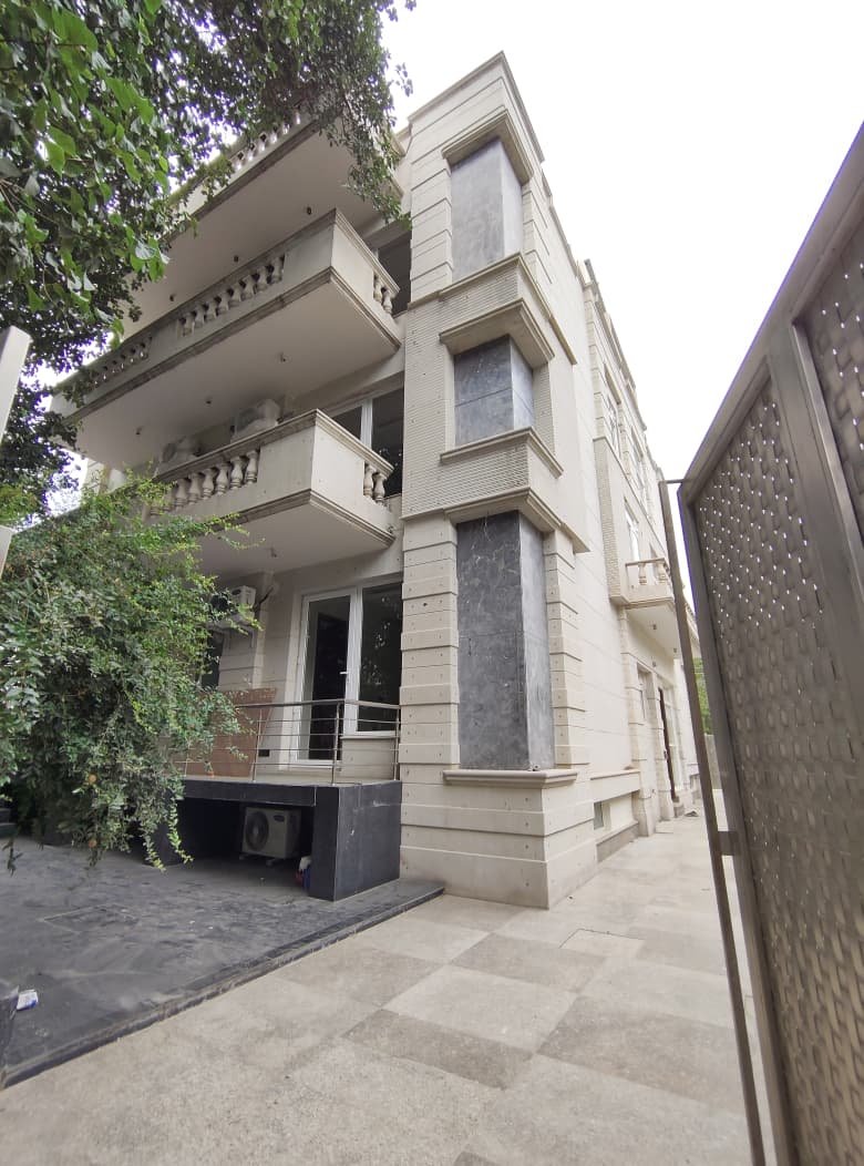 4bhk flat in Dlf phase 2 gurgaon photo