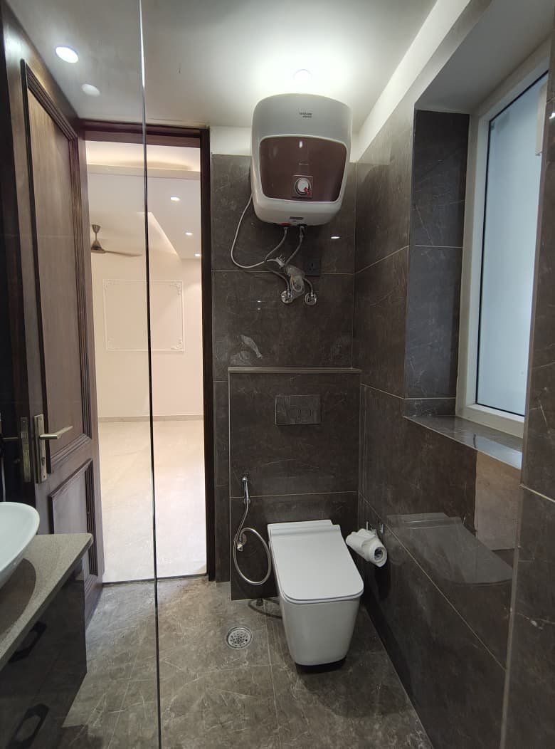 4bhk flat in Dlf phase 2 gurgaon photo