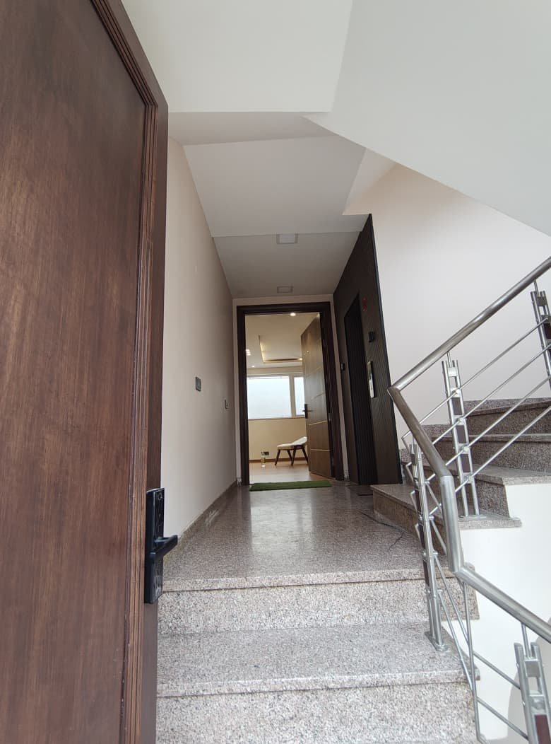 4bhk flat in Dlf phase 2 gurgaon photo