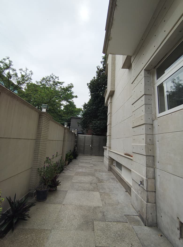 4bhk flat in Dlf phase 2 gurgaon photo