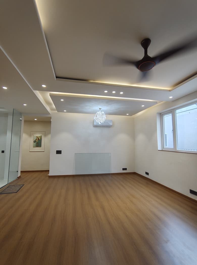 4bhk flat in Dlf phase 2 gurgaon photo