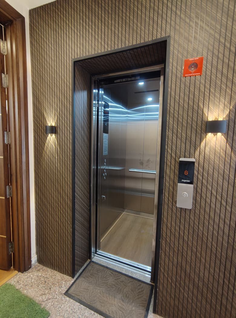 4bhk flat in Dlf phase 2 gurgaon photo