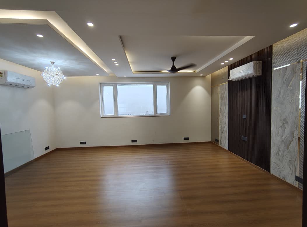 4bhk flat in Dlf phase 2 gurgaon photo